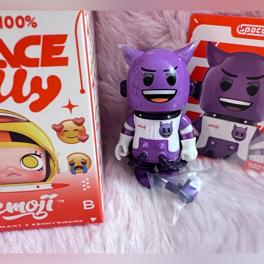 MEGA 100% SPACE MOLLY SERIES FROM POP MART - “ DEVIL”